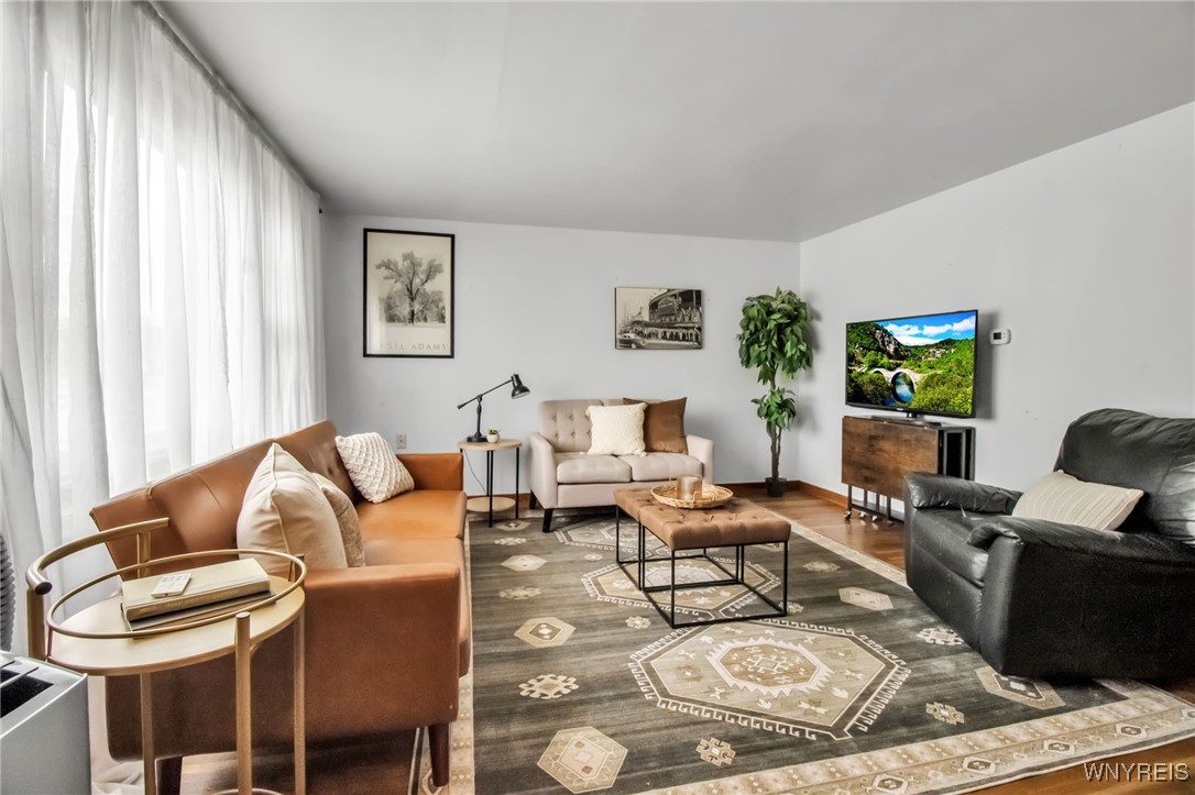 photo 1 : 10 Irwinwood Road, Lancaster NY 14086