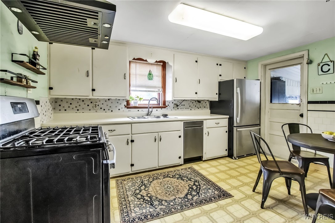 photo 4 : 10 Irwinwood Road, Lancaster NY 14086