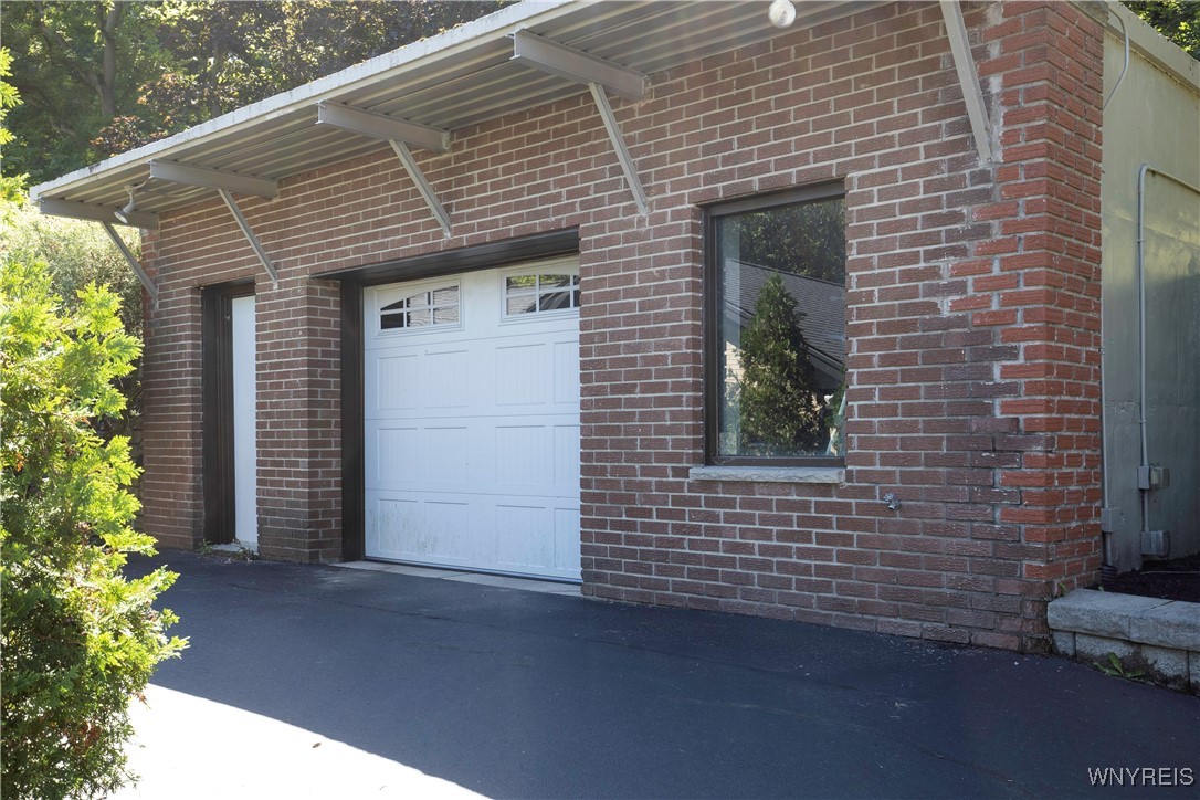 photo fyt32wnQvIY: 1650 Ridge Road, Lewiston NY 14092