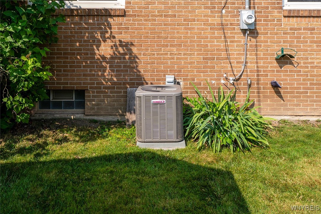 photo 0oxSwrYg9uu: 7 Jfk Lane, Cheektowaga NY 14043