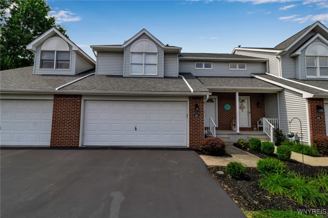 photo RcEQ8fJi5RLi440QFdXR8DLULh67FR1bE: 5468 Village Station Circle, Clarence NY 14221