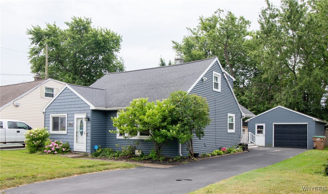 photo U-whz3p0ELLj: 153 Peinkofer Drive, Cheektowaga NY 14225