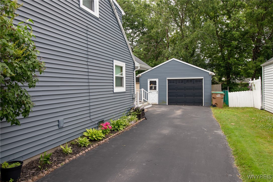 photo LNo-inxWMHzdCedrhLSmDn4B: 153 Peinkofer Drive, Cheektowaga NY 14225