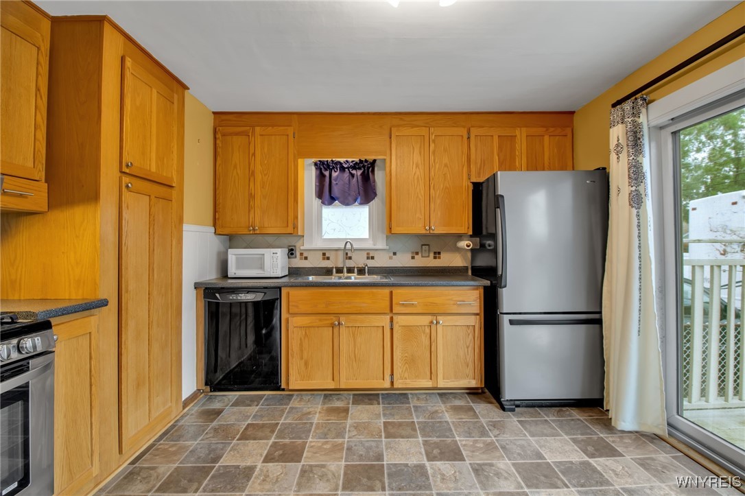 photo 2 : 46 Central Boulevard, Cheektowaga NY 14225
