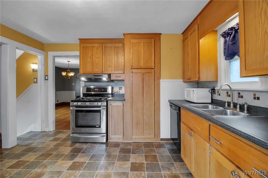 photo 4 : 46 Central Boulevard, Cheektowaga NY 14225