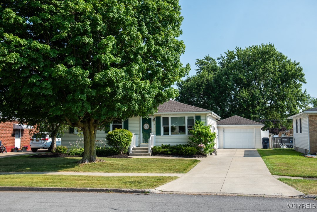 photo 2 : 125 Della Drive, Lackawanna NY 14218