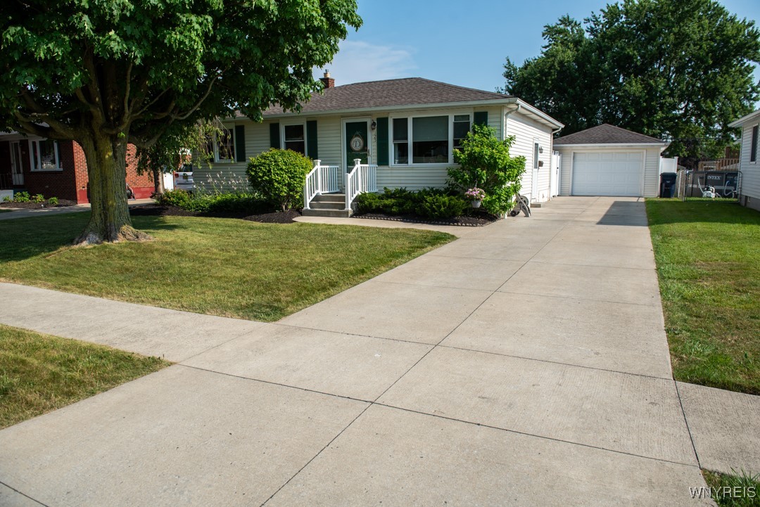 photo 4 : 125 Della Drive, Lackawanna NY 14218
