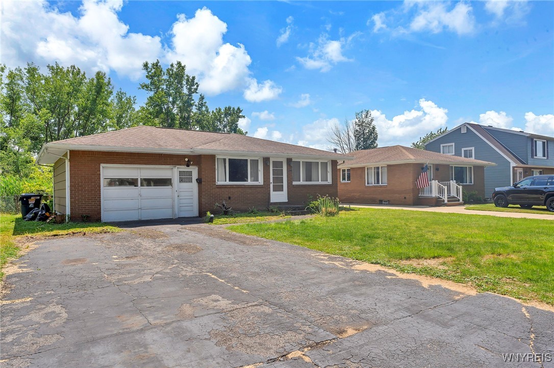 photo wg: 85 Pacific Avenue, Lackawanna NY 14218