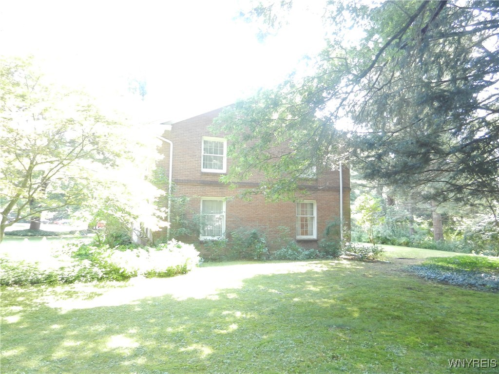 photo 4 : 216 Roycroft Circle, Aurora NY 14052
