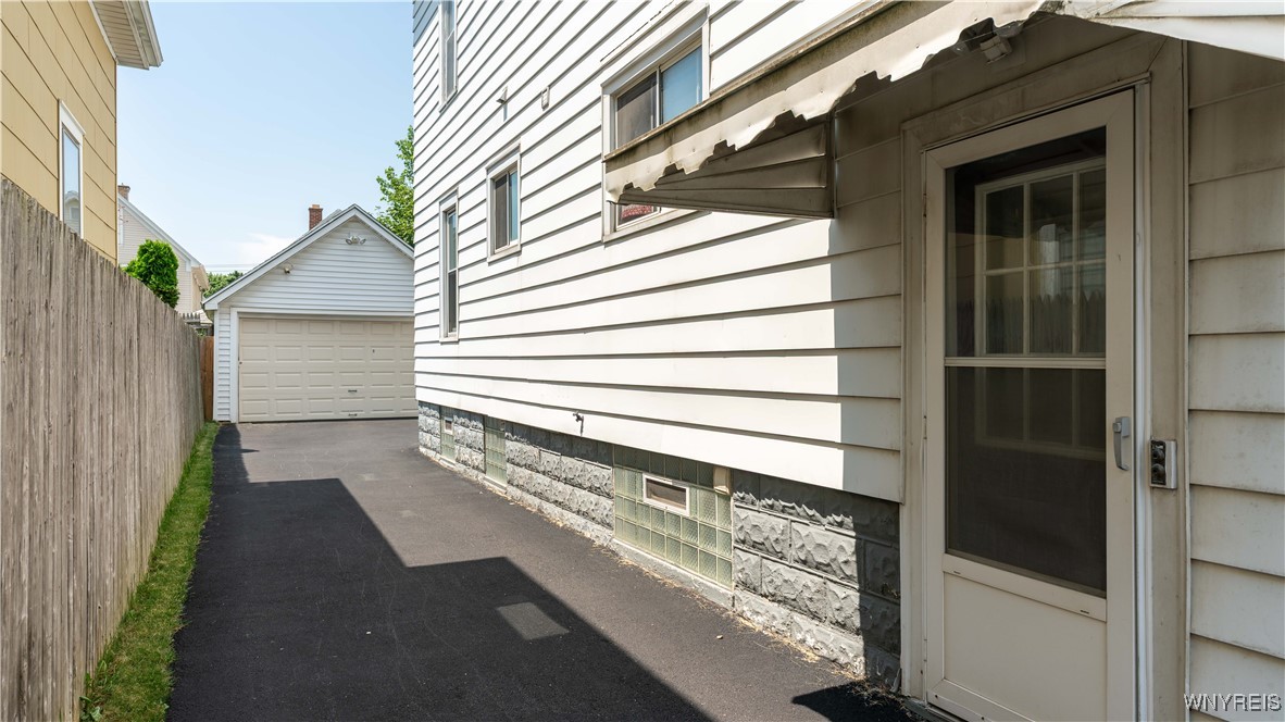 photo 3 : 46 Alexander Avenue, Cheektowaga NY 14211