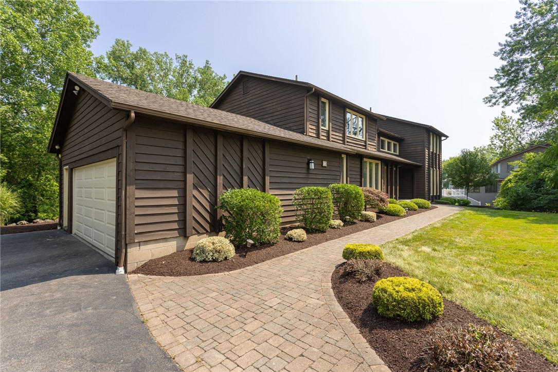 photo 4 : 12 Trailwood Circle, Pittsford NY 14618