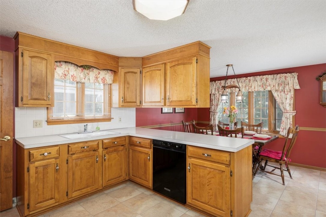 photo 2 : 73 Judith Drive, Cheektowaga NY 14227