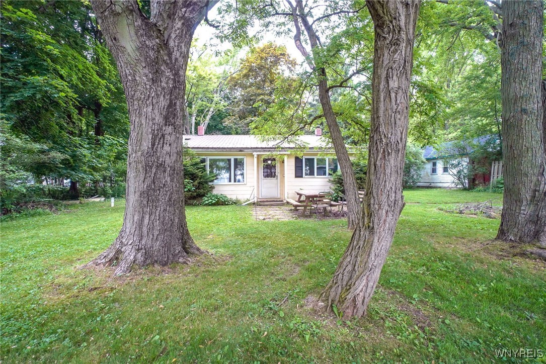 photo 1 : 718 Beach Avenue, Evans NY 14006