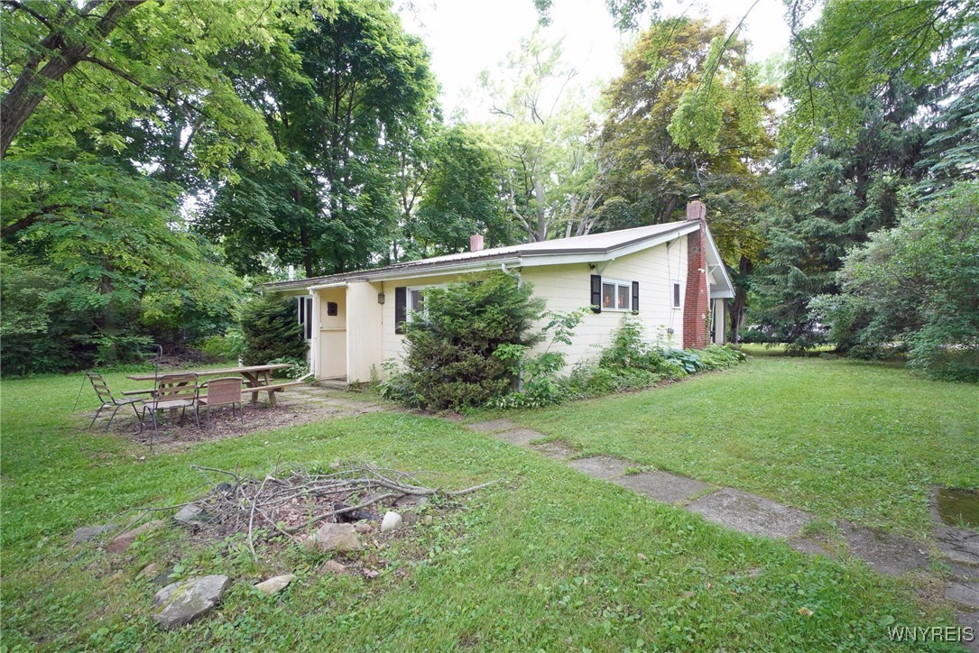 photo 3 : 718 Beach Avenue, Evans NY 14006