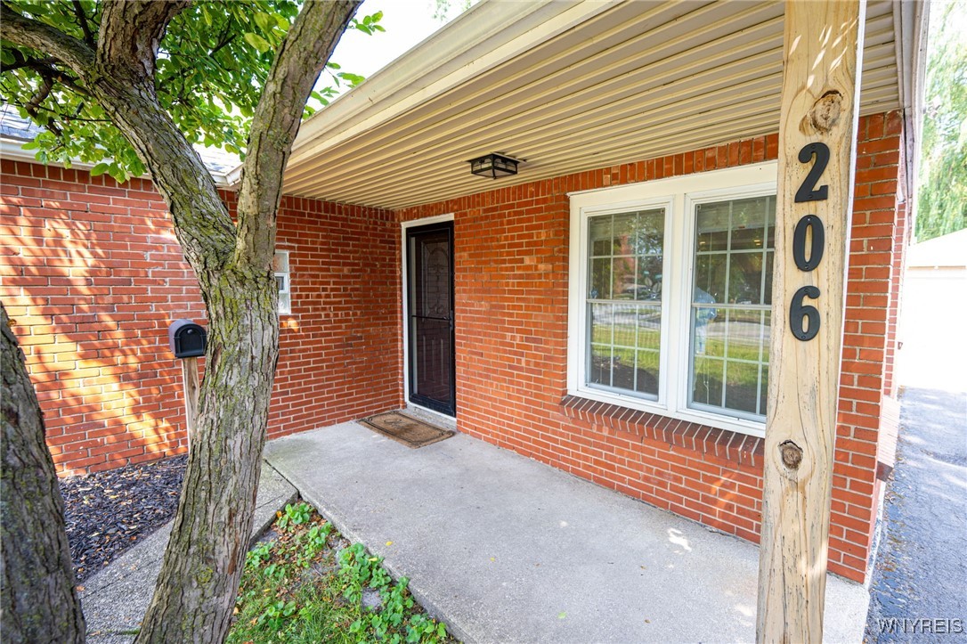 photo hWMgcXw: 206 Aurora Street, Lancaster NY 14086