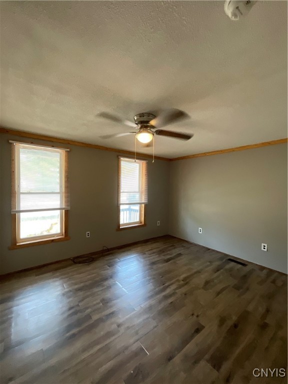photo blQ0tixFBUfCGFnCMnNLp-vbJ0ua8BM8cLtLsU: 377 West Main Street, Watertown City NY 13601