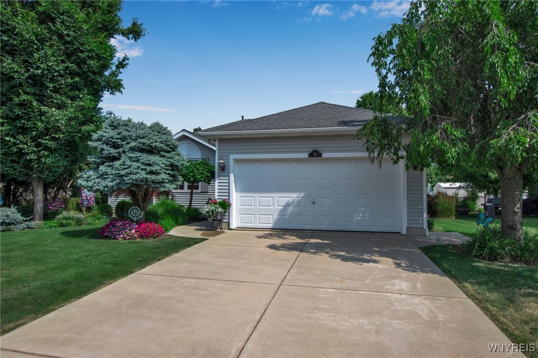 photo 2 : 14 Nottingham Lane, Lancaster NY 14086