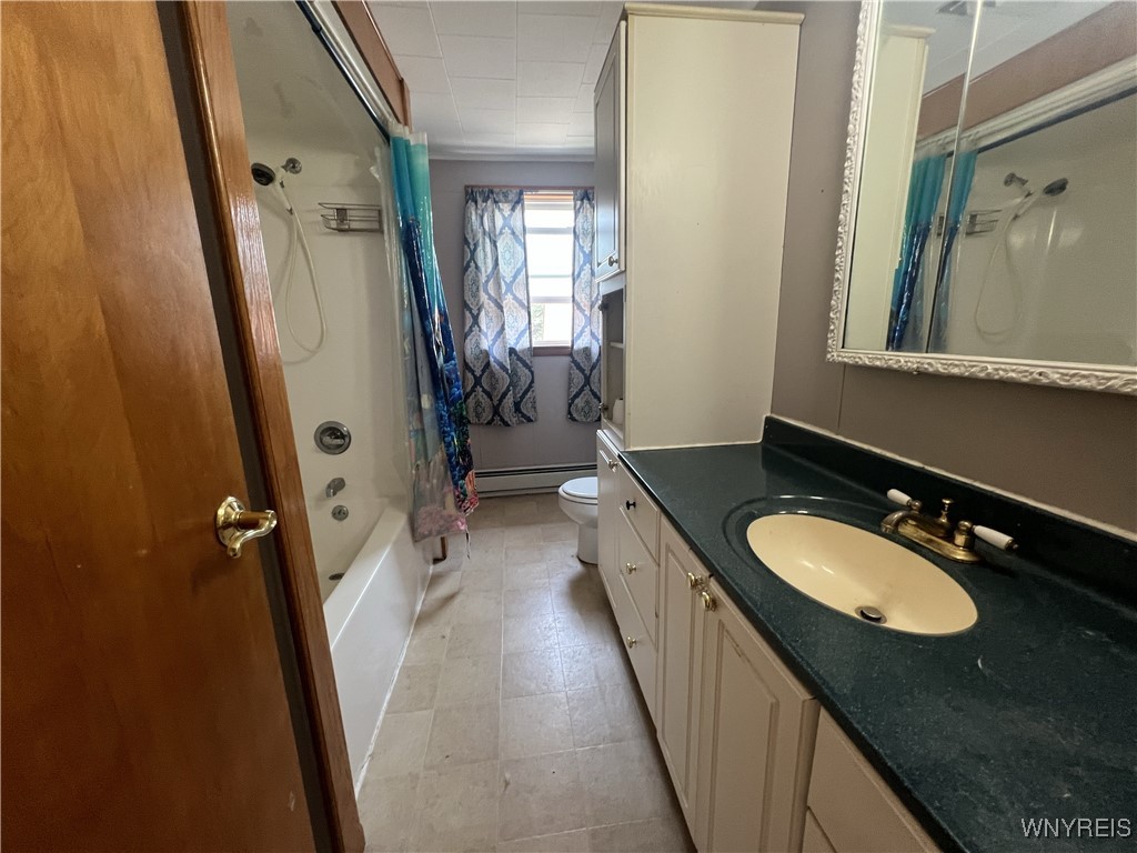 photo 3 : 820 Cayuga Creek Road, Cheektowaga NY 14227