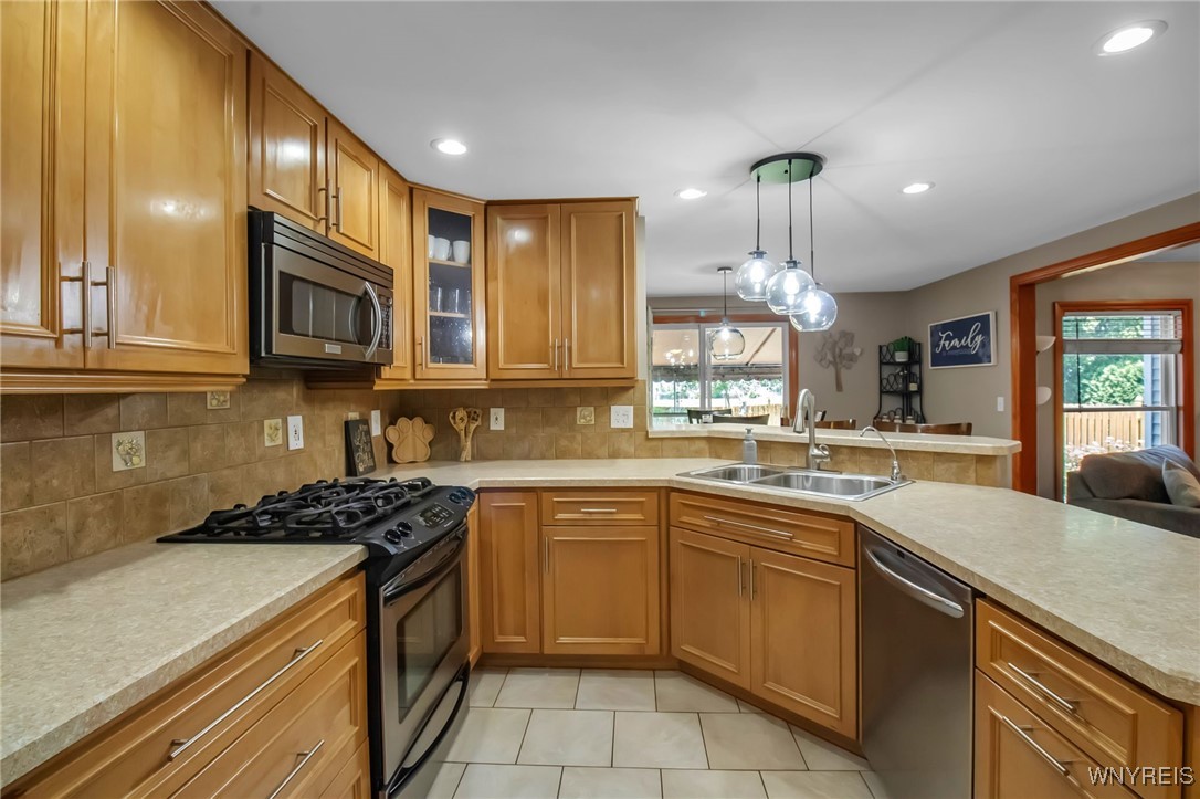 photo 2 : 52 Newberry Lane, Lancaster NY 14086