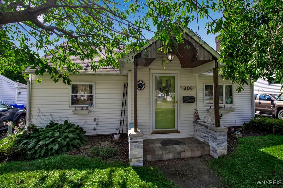 photo qwWpOw2NcAX8Csh1Dd1so4oyea2MMXTgvw: 306 Barnsdale Avenue, West Seneca NY 14224