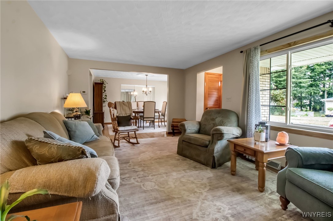 photo 3 : 69 Birchwood Drive, Cheektowaga NY 14227