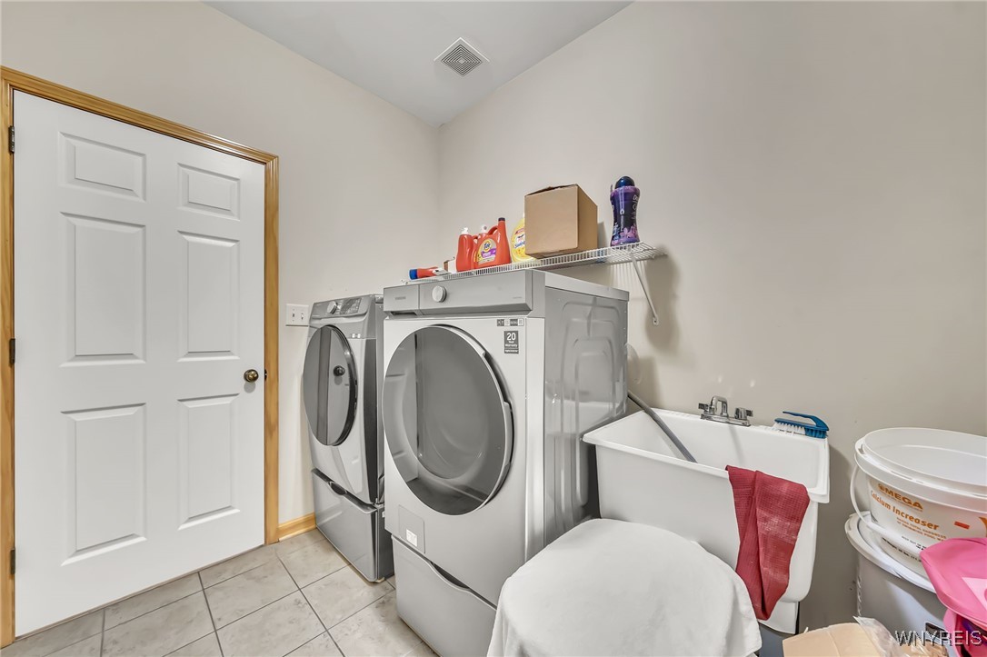 photo 1lsbBL7TYDIjmlbK41JYYJK8i1wpJO: 111 Caldwell Drive, West Seneca NY 14224