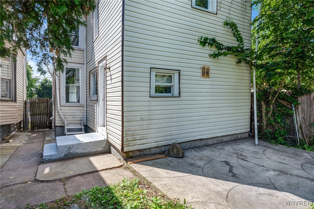 photo 3 : 31 Sherwood Street, Buffalo NY 14213