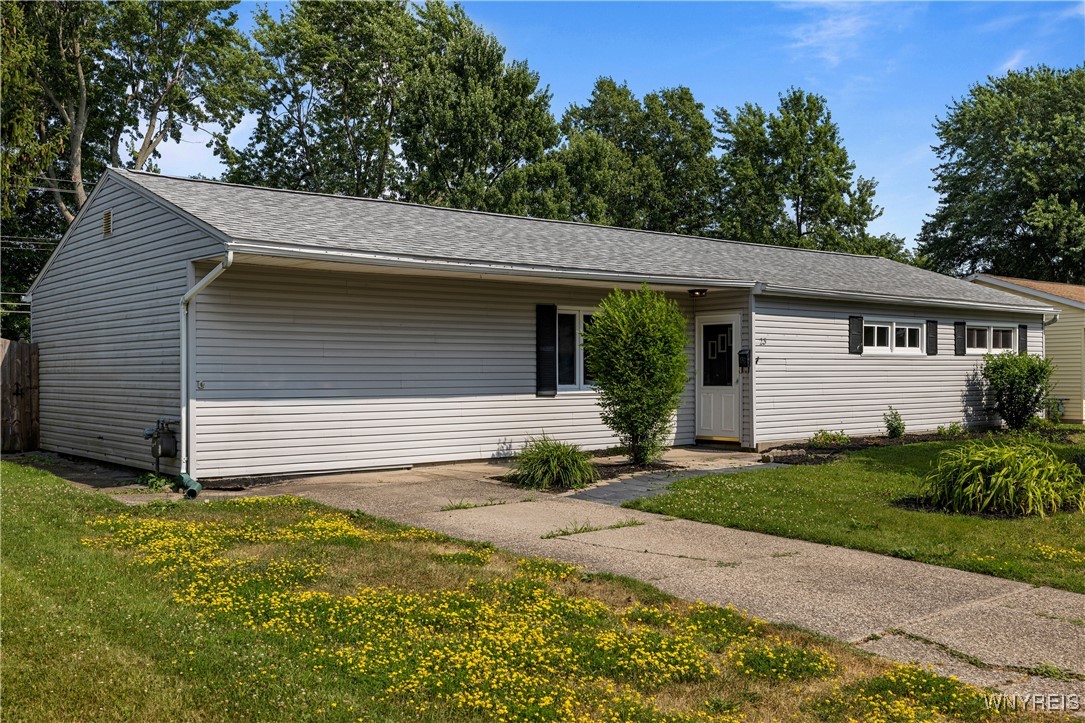 photo : 23 Alys Dr E Drive, Cheektowaga NY 14043