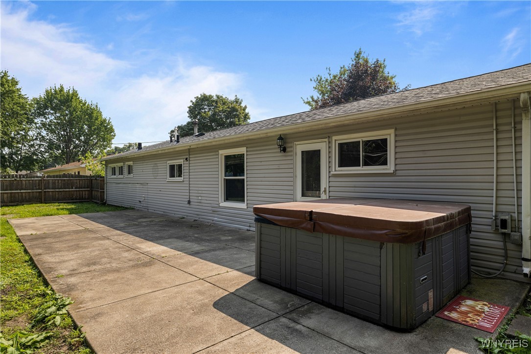 photo 4 : 23 Alys Dr E Drive, Cheektowaga NY 14043