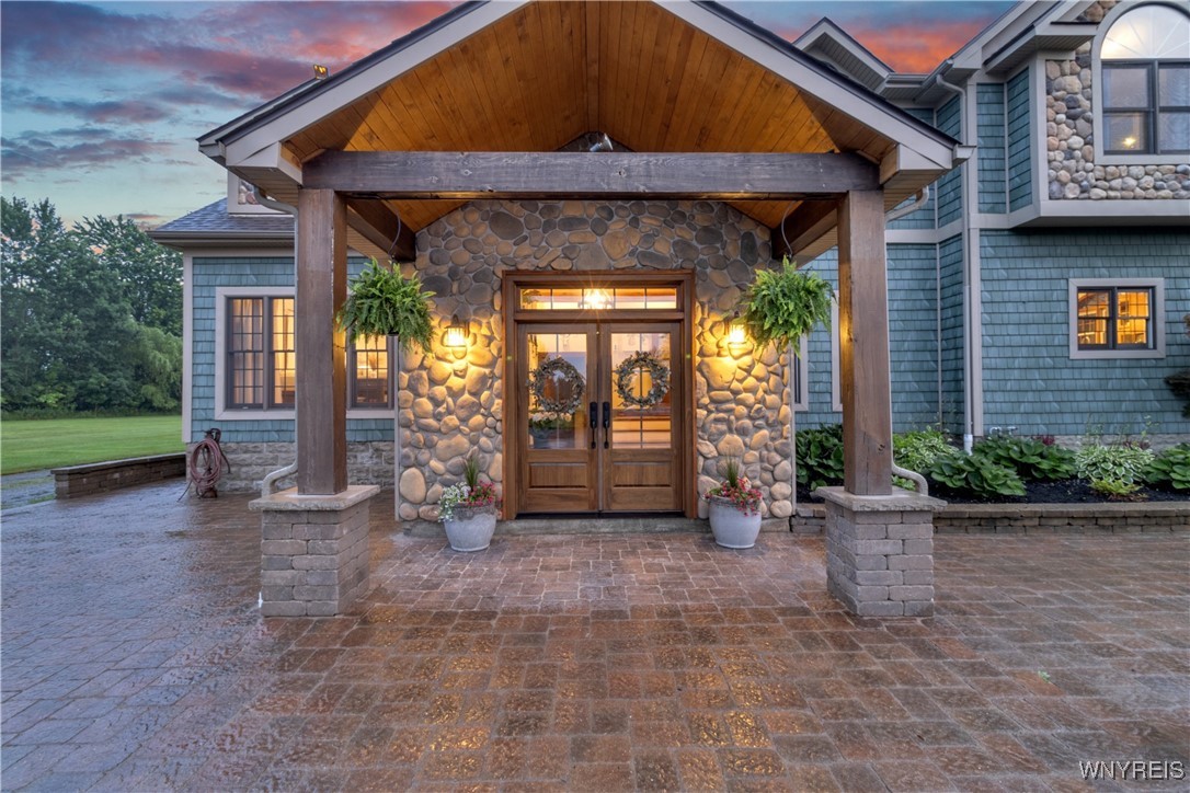 photo 2 : 1159 Sturgeon Point Road, Evans NY 14047