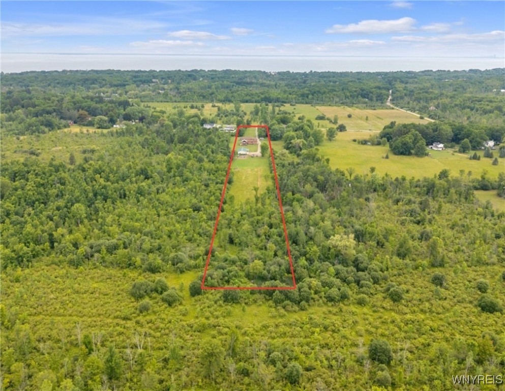photo hozOcbuboc2vjeAO-g: 1159 Sturgeon Point Road, Evans NY 14047
