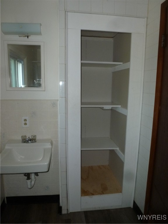 photo z4RfDGANfzH1IG: 3637 Walden Avenue upper, Lancaster NY 14086