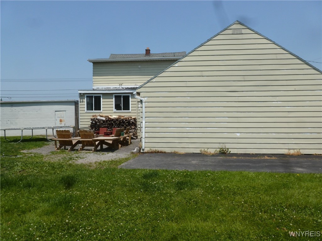 photo 2 : 3637 Walden Avenue upper, Lancaster NY 14086