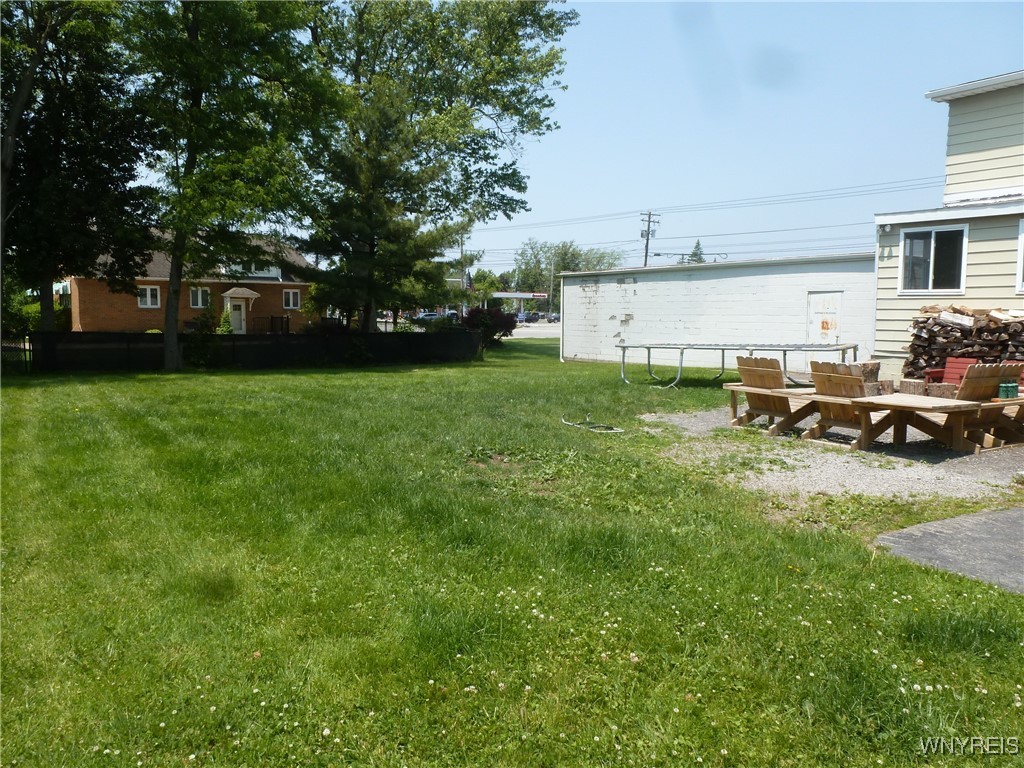 photo 3 : 3637 Walden Avenue upper, Lancaster NY 14086