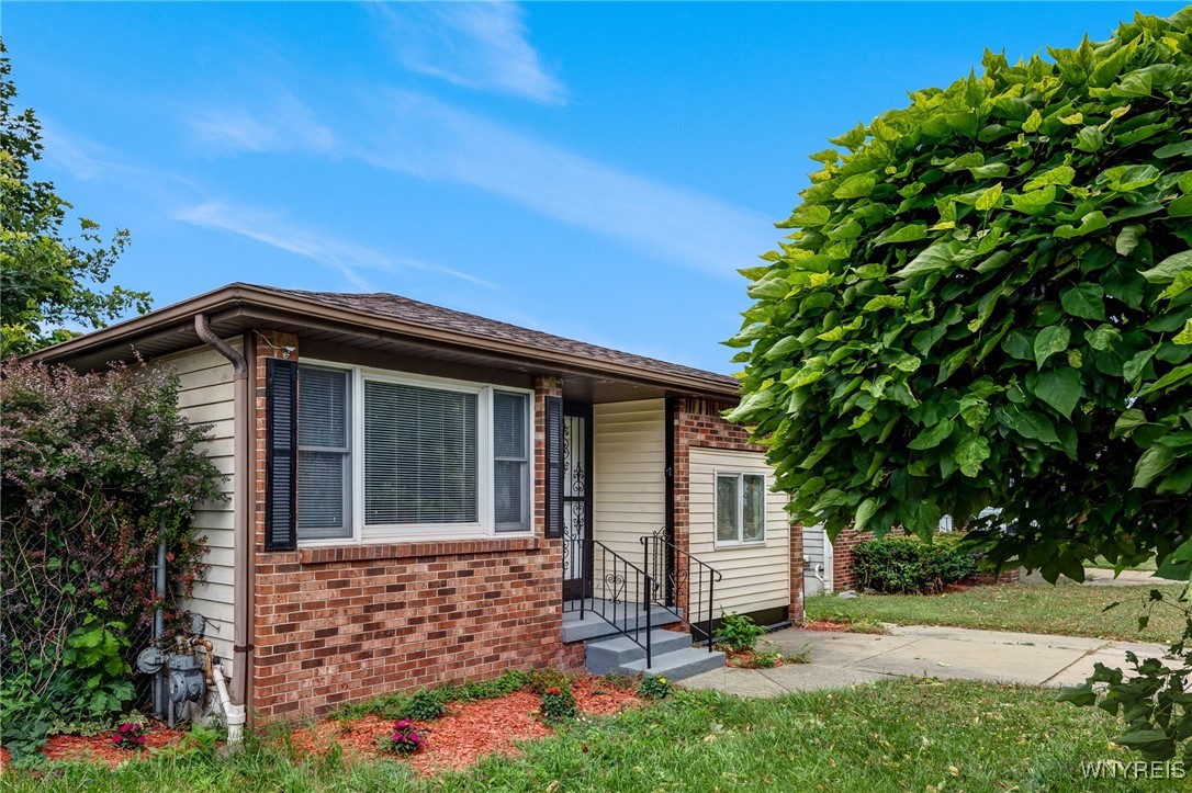 photo 4 : 82 John Paul Court, Buffalo NY 14206