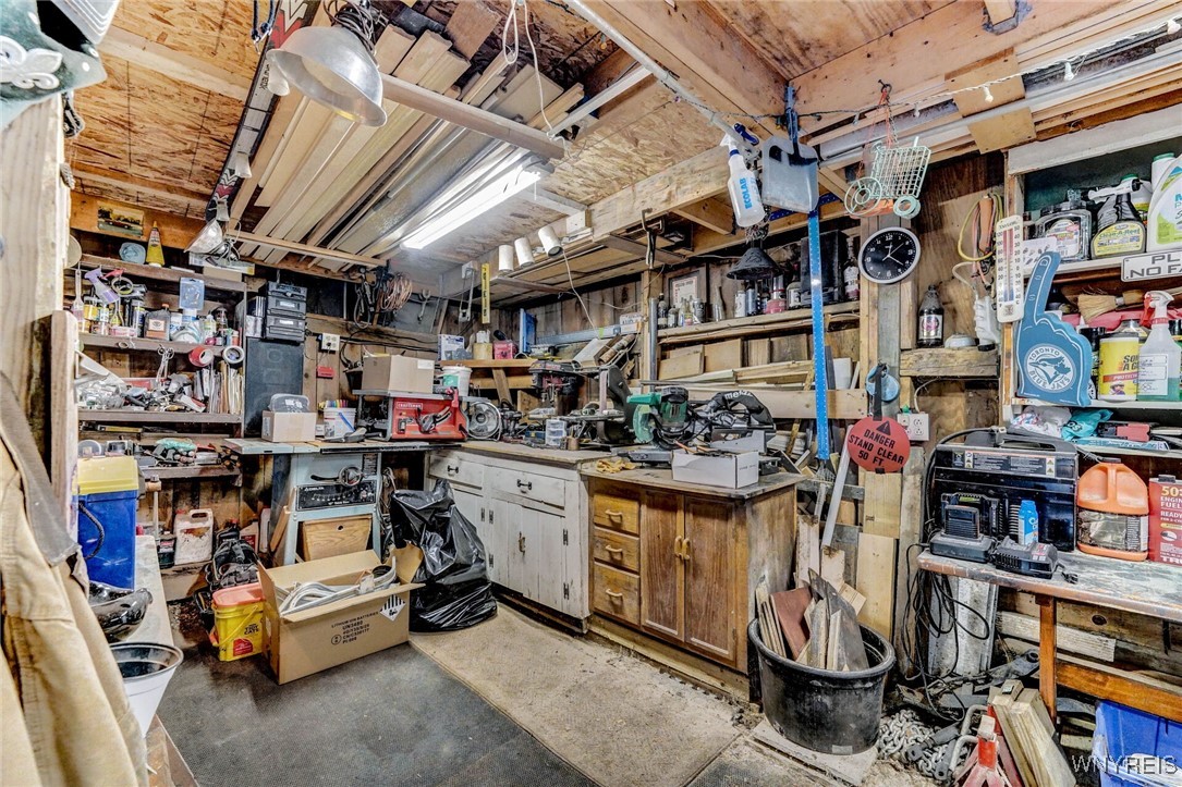 photo BClIRI: 708 West Falls Road, Aurora NY 14170