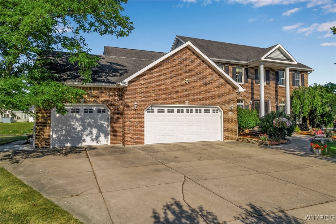 photo 2OFgeADPnBnuT6WI10UFB7fX7yIKRjwOROaoEc: 6330 Lakemont Court, Clarence NY 14051