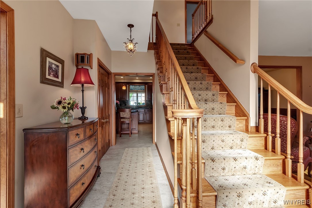 photo 3 : 6330 Lakemont Court, Clarence NY 14051