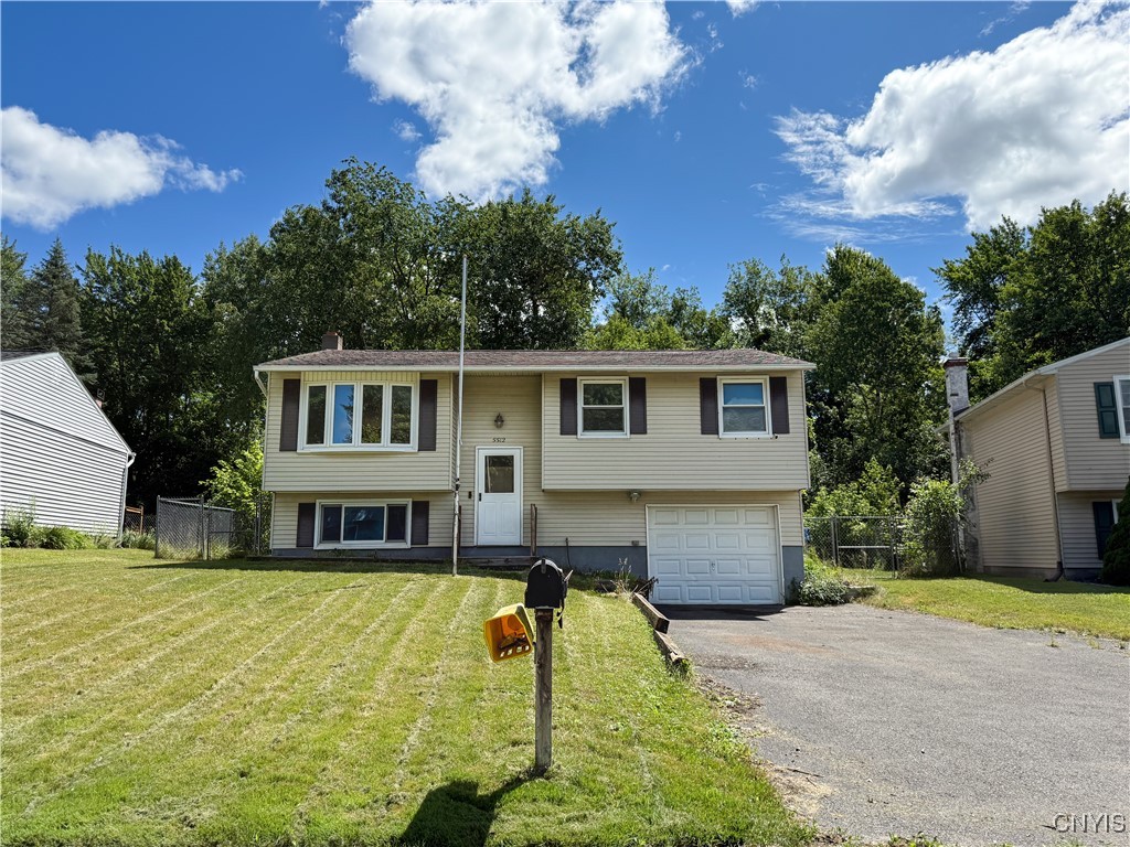 photo 8L3: 5512 Taormina Drive, Clay NY 13041