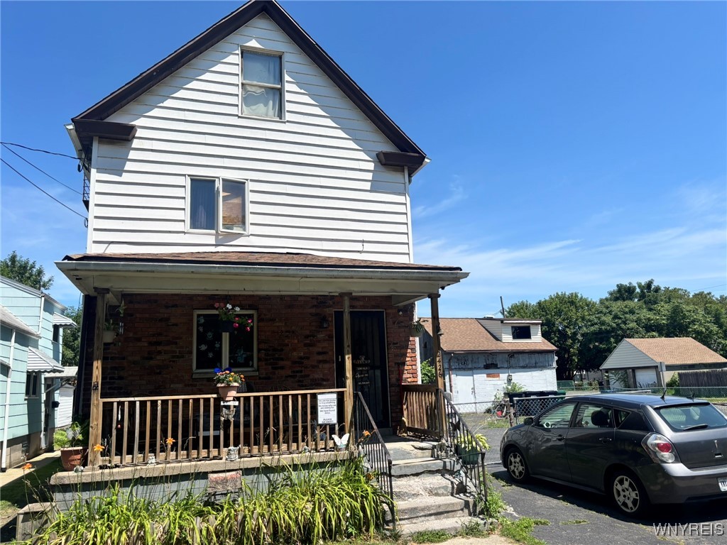 photo r9Zk: 2426 Falls Street, Niagara Falls NY 14303