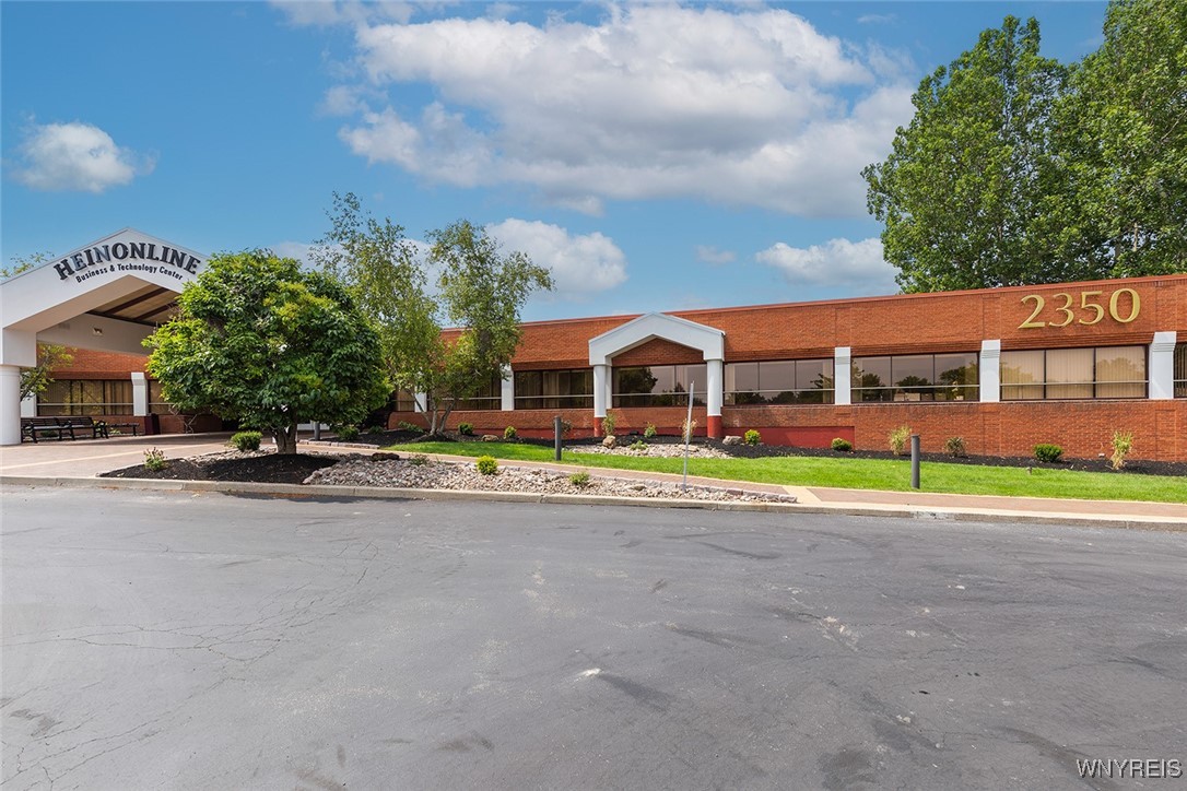 photo 3CR9X9oMwBMvSjBlP5DAEpc: 2350 North Forest Road, Amherst NY 14068