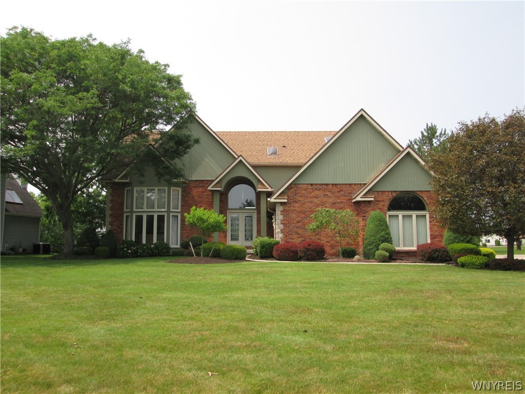photo 0: 6137 Bridlewood Drive South, Clarence NY 14051