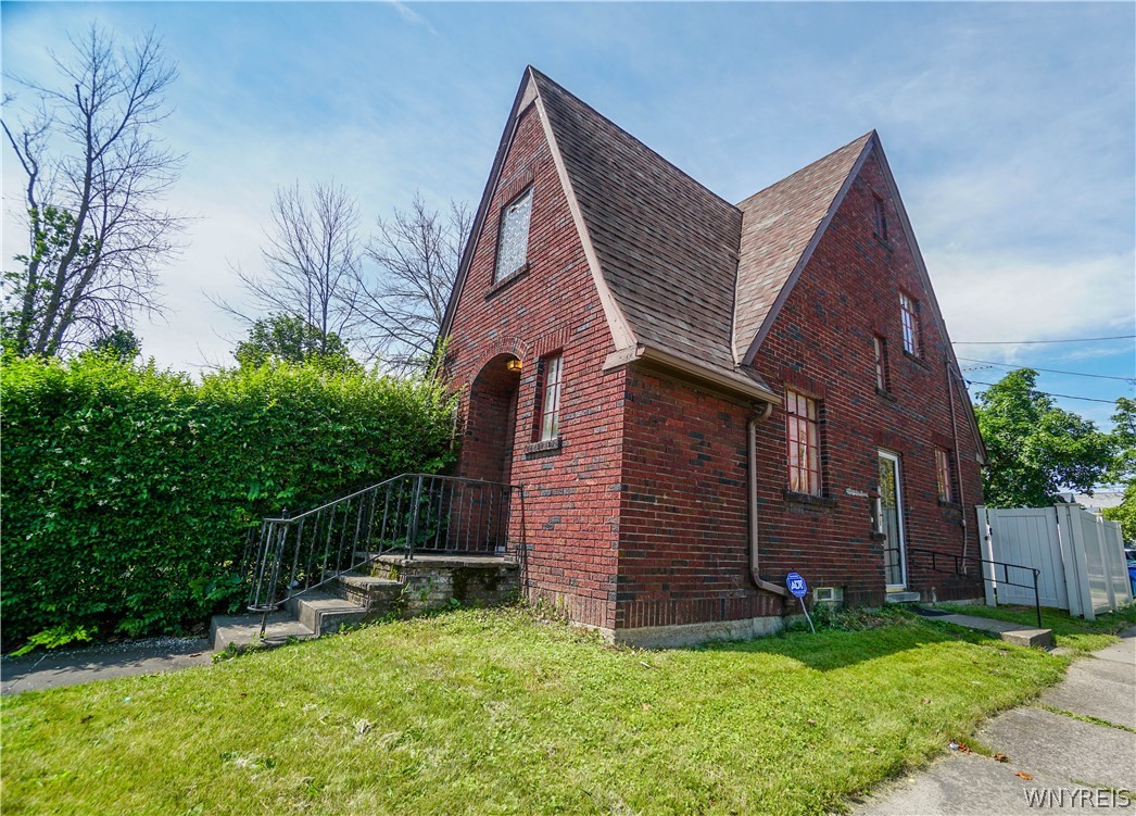 photo 0: 1822 Hyde Park Boulevard, Niagara Falls NY 14305