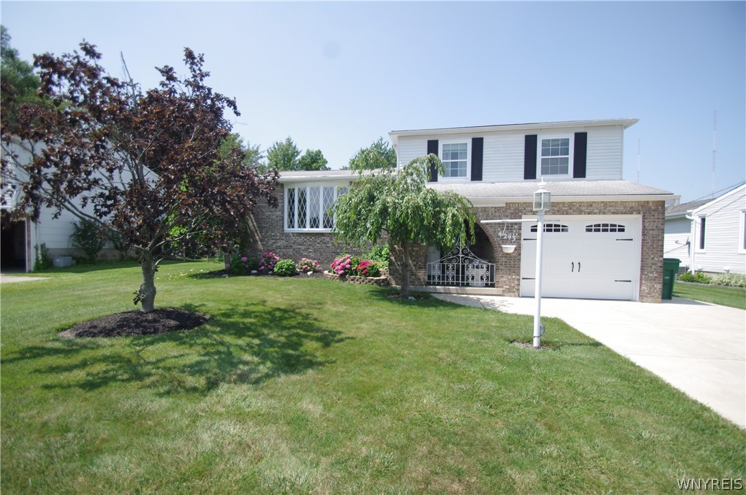 photo 0: 4293 Glenwillow Drive, Hamburg NY 14075