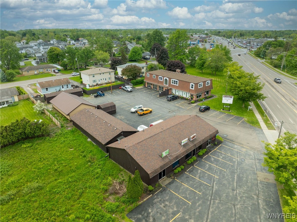photo -dlYINWT5QUFFCxbVLK3LeVbdHX6AS-6xvVhRtXQ: 4945 Southwestern Boulevard, Hamburg NY 14075