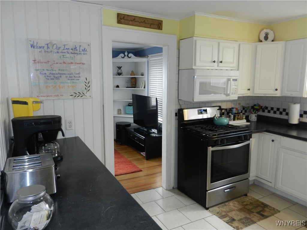photo 2 : 4904 Lakeshore Road, Hamburg NY 14075