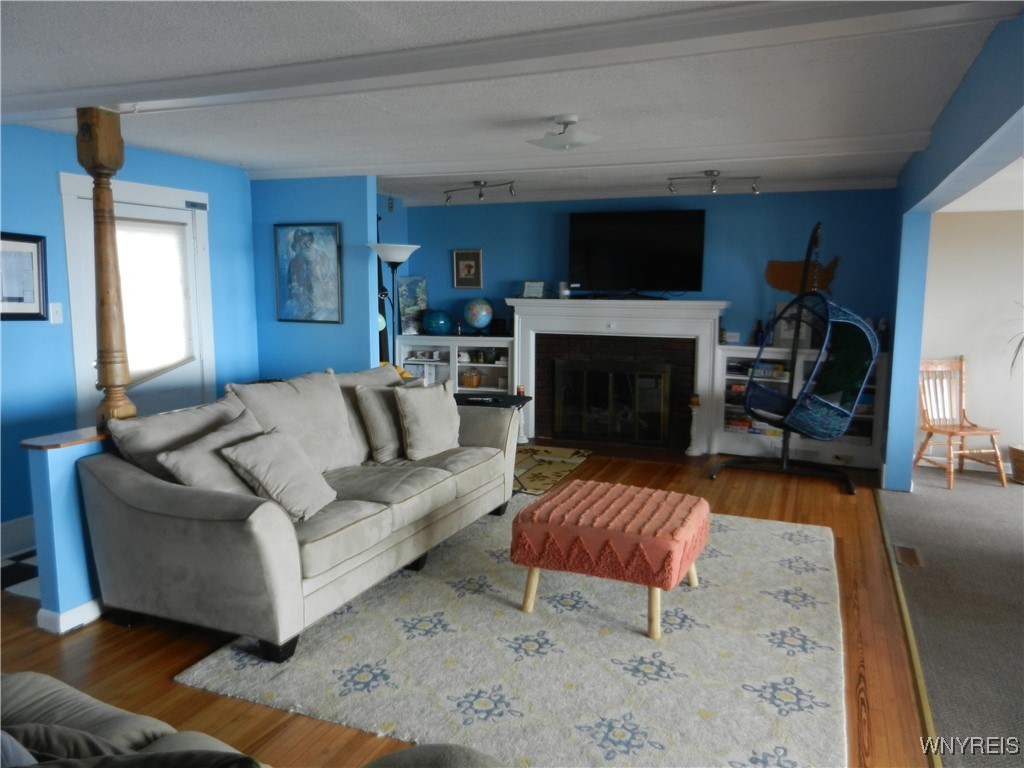 photo 3 : 4904 Lakeshore Road, Hamburg NY 14075