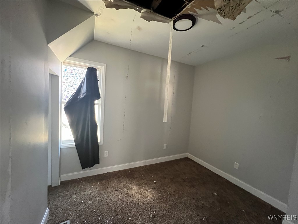 photo qWSbeH30QAiEMBL4A0: 180 Spalding Street, Lockport City NY 14094