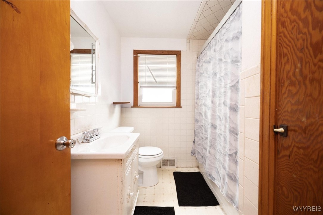 photo undefined: 228 North Meadowbrook Parkway, Cheektowaga NY 14206