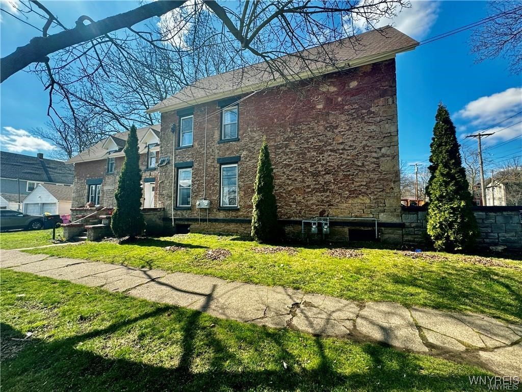 photo 3 : 102 Ontario Street, Lockport City NY 14094